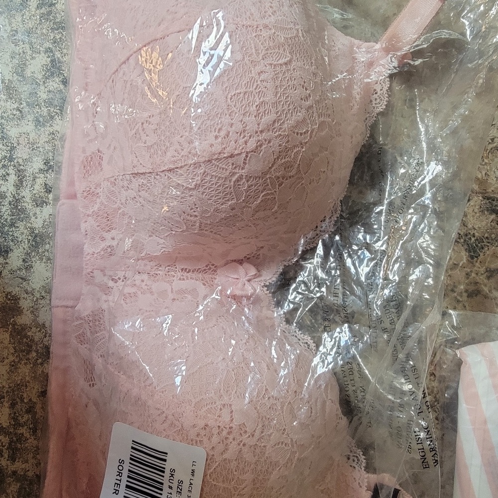 Torrid blush pink Lace wireless 360 BCA Lotus bra.